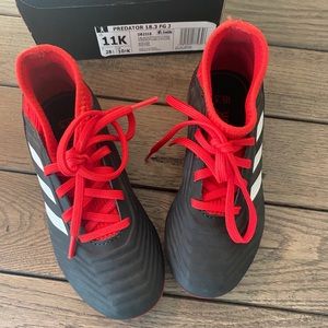 PREDATOR 18.3 FIRM GROUND CLEATS •NEVER WORN, NEW!